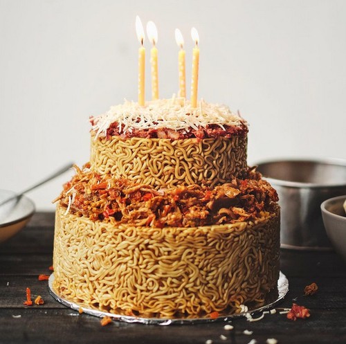 Uniknya Kreasi Kue Ulang Tahun hingga Tumpeng Berbahan Mie Uniknya Kreasi Kue Ulang Tahun hingga Tumpeng Berbahan Mie