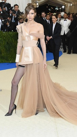 Foto: Penampilan Seksi Gigi Hadid Tanpa Zayn Malik di Met Gala 2017 Foto: Penampilan Seksi Gigi Hadid Tanpa Zayn Malik di Met Gala 2017