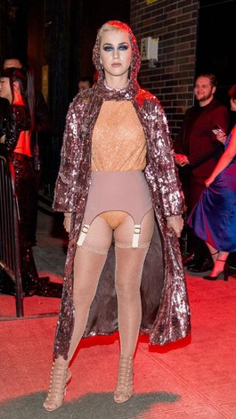 Foto: Gaya Katy Perry Pakai Underwear di Luar Baju Untuk Pesta Foto: Gaya Katy Perry Pakai Underwear di Luar Baju Untuk Pesta