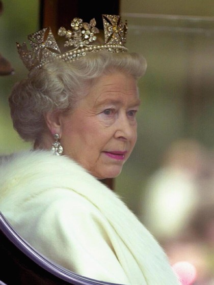  Ratu Elizabeth II Masih Bisa Menyetir Mobil Sendiri di Usia 91