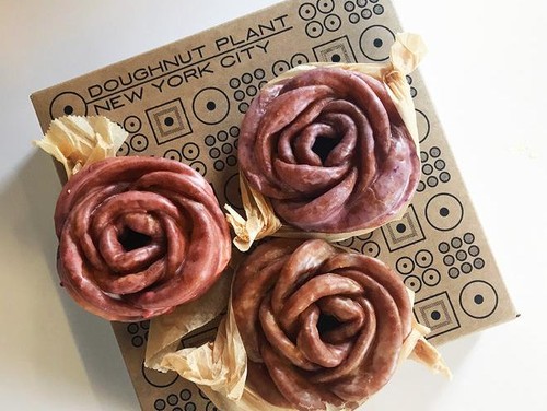 Donat Bentuk Mawar Diprediksi Bakal Jadi Camilan Favorit Baru Donat Bentuk Mawar Diprediksi Bakal Jadi Camilan Favorit Baru