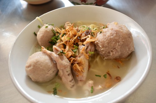 BCA Pak Hasan: Sedap! Yamien Berpadu dengan Bakso Ceker Ayam Berkuah Hangat BCA Pak Hasan: Sedap! Yamien Berpadu dengan Bakso Ceker Ayam Berkuah Hangat