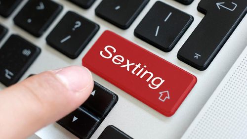 5 Pedoman Agar Sexting Bisa Bangkitkan Gairah Pasangan 1 5 Pedoman Agar Sexting Bisa Bangkitkan Gairah Pasangan 1