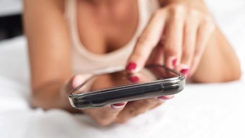 Pesan Psikolog bagi Pasutri yang Ingin Melepas Rindu Lewat Sexting Pesan Psikolog bagi Pasutri yang Ingin Melepas Rindu Lewat Sexting