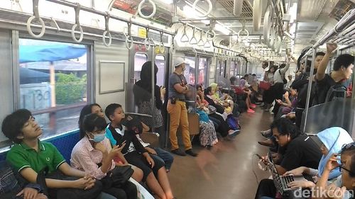 Ini Alasan Medis Ibu Hamil Harus Dapat Kursi Prioritas di KRL