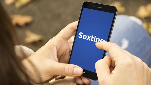 Ini Alasan Kenapa Pasangan Melakukan Sexting Ini Alasan Kenapa Pasangan Melakukan Sexting