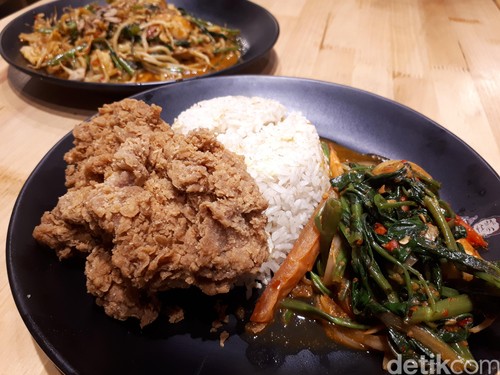 Uncle K: Sedap Mengenyangkan Nasi Simangunsong dan Mie Kangkung Terasi Khas Melayu Uncle K: Sedap Mengenyangkan Nasi Simangunsong dan Mie Kangkung Terasi Khas Melayu