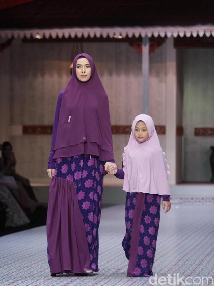 Si Se Sa Rilis Baju Muslim Syar i untuk Kembar dengan Anak 