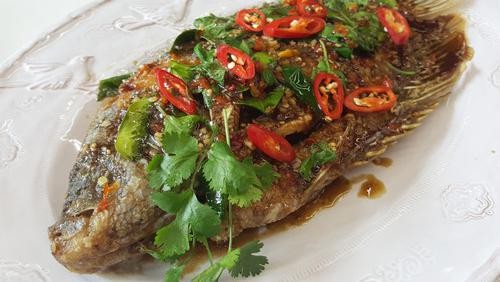 Menu Hari Ke-4: Gurihnya Sajian Ikan Berbumbu Telur Asin dan Chilli Sauce Menu Hari Ke-4: Gurihnya Sajian Ikan Berbumbu Telur Asin dan Chilli Sauce