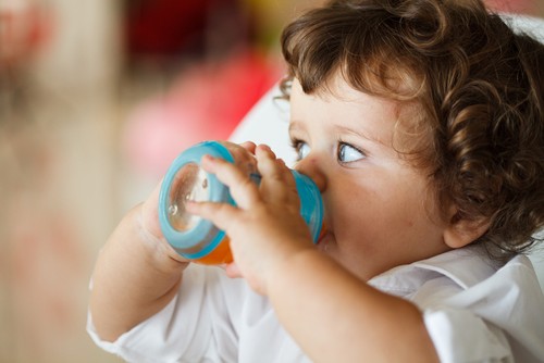 Anak Berusia Kurang dari Setahun, Sebaiknya Jangan Diberi Jus Buah Anak Berusia Kurang dari Setahun, Sebaiknya Jangan Diberi Jus Buah