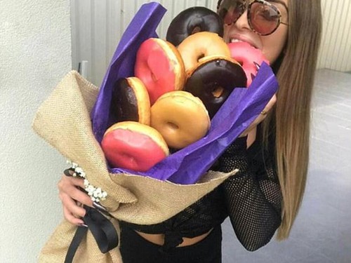 Bosan Buket Bunga? Ganti Saja dengan Buket Donat Nutella yang Sedang Tren Ini Bosan Buket Bunga? Ganti Saja dengan Buket Donat Nutella yang Sedang Tren Ini