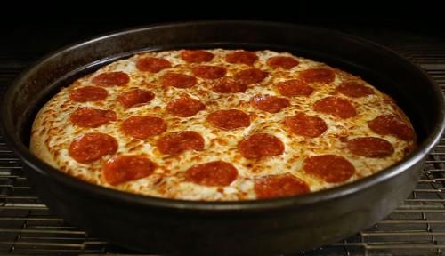 Sajikan Pizza Halal dengan Daging Babi, Gerai Pizza Ini Dituntut 1.3 Triliun Rupiah Sajikan Pizza Halal dengan Daging Babi, Gerai Pizza Ini Dituntut 1.3 Triliun Rupiah