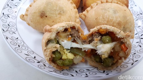 Pasteliciouz: Di Sini Ada Pastel dan Risoles Smoked Beef Mayo yang Mantap Mengenyangkan Pasteliciouz: Di Sini Ada Pastel dan Risoles Smoked Beef Mayo yang Mantap Mengenyangkan