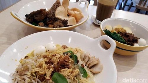 Umaramu Indonesian Noodle: Hangat Gurih Bihun Laksa Betawi dan Nasi Ayam Cabe Ijo Umaramu Indonesian Noodle: Hangat Gurih Bihun Laksa Betawi dan Nasi Ayam Cabe Ijo