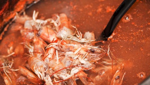 Jangan Buang Kulit Udang, Buat Jadi Kaldu yang Gurih Lezat! Jangan Buang Kulit Udang, Buat Jadi Kaldu yang Gurih Lezat!