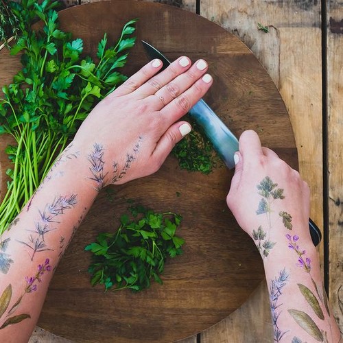 Sekali-kali Coba Tato Temporer Parsley hingga Thyme Beraroma Rempah Sekali-kali Coba Tato Temporer Parsley hingga Thyme Beraroma Rempah