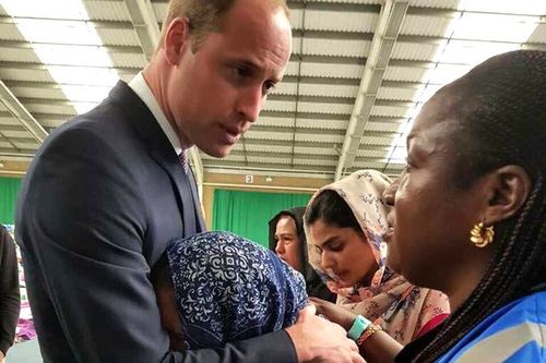 Abaikan Aturan, Pangeran William Empati dan Peluk Korban Apartemen London Abaikan Aturan, Pangeran William Empati dan Peluk Korban Apartemen London