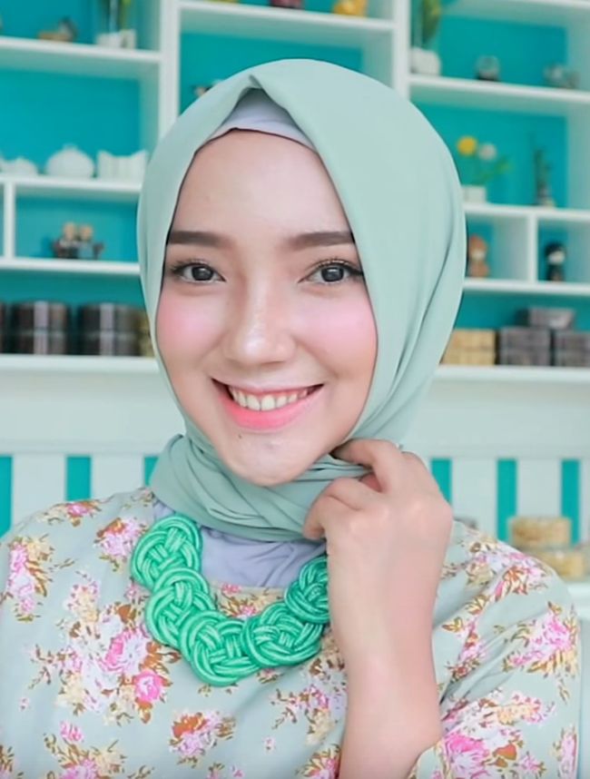 Tutorial Hijab Turki untuk Mudik dari Si Cantik Ayu Indriati