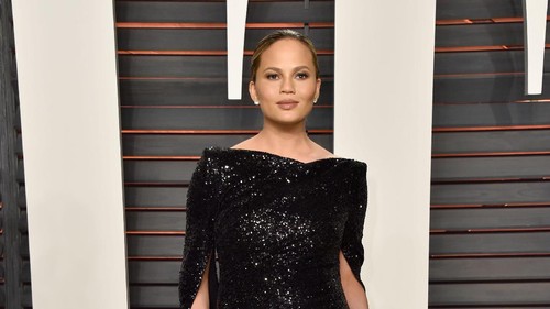 Jaga Tubuh Tetap Sehat, Ini 6 Makanan yang Selalu Ada di Kulkas Chrissy Teigen Jaga Tubuh Tetap Sehat, Ini 6 Makanan yang Selalu Ada di Kulkas Chrissy Teigen