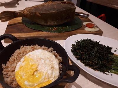 Aroma Sedap: Mencicip Ikan Kudu-kudu Bawang Putih dan Nasi Goreng Bobongkot yang Nikmat Aroma Sedap: Mencicip Ikan Kudu-kudu Bawang Putih dan Nasi Goreng Bobongkot yang Nikmat