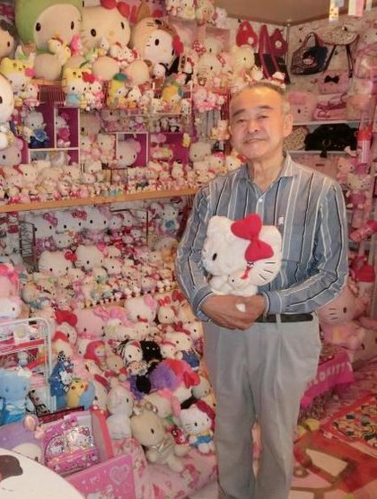 Unik, Kakek 67 Tahun Koleksi Hello Kitty Sampai 9.000 