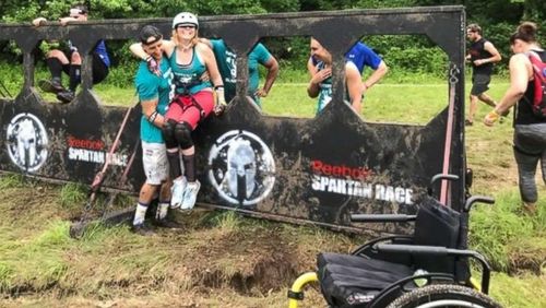 Di Atas Kursi Roda, Wanita Ini Selesaikan Spartan Race Di Atas Kursi Roda, Wanita Ini Selesaikan Spartan Race