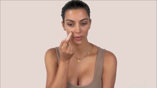 Hanya 5 Menit, Tutorial Makeup Simpel Ala Kim Kardashian Hanya 5 Menit, Tutorial Makeup Simpel Ala Kim Kardashian