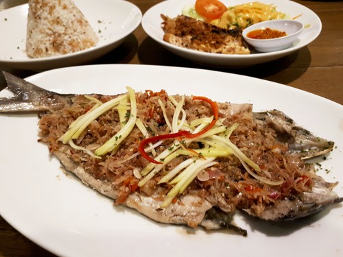 Foodtopia: Di Sini Bisa Cicip Bandeng Bakar Sambal Matah dan Kangkung Ngebul Foodtopia: Di Sini Bisa Cicip Bandeng Bakar Sambal Matah dan Kangkung Ngebul