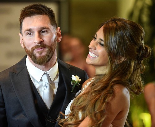 Lionel Messi Sumbangkan Sisa Makanan Pesta Pernikahannya untuk Amal Lionel Messi Sumbangkan Sisa Makanan Pesta Pernikahannya untuk Amal