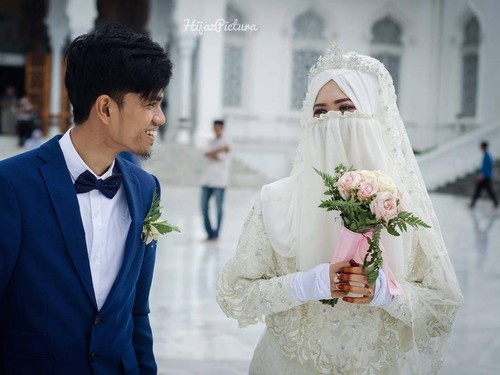 Postingan Istri Muzammil Hasballah Ini Bikin Hijabers Baper
