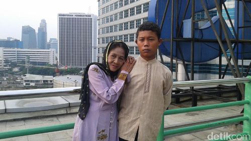 Cara Nenek Rohaya Agar Tidak Stres Hadapi Suami Protektif Cara Nenek Rohaya Agar Tidak Stres Hadapi Suami Protektif