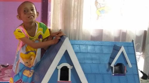Keceriaan Dilla, Pengidap Kanker Anak yang Bercita-cita Jadi Dokter Keceriaan Dilla, Pengidap Kanker Anak yang Bercita-cita Jadi Dokter