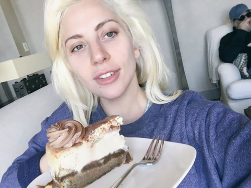 15 Foto Selebriti Tanpa Makeup 