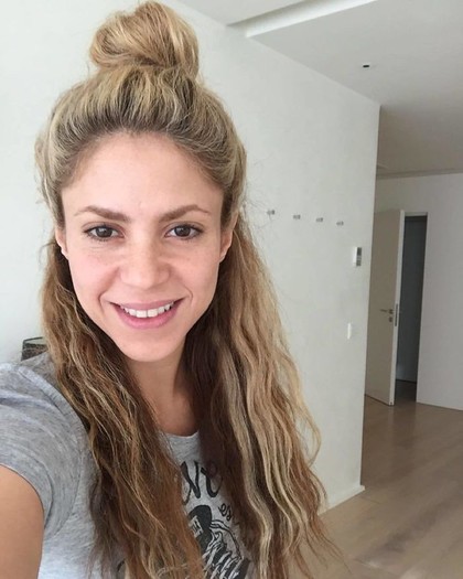 15 Foto Selebriti Tanpa Makeup 