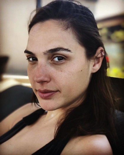 15 Foto Selebriti Tanpa Makeup Ini Buktikan Mereka Sama dengan Kita
