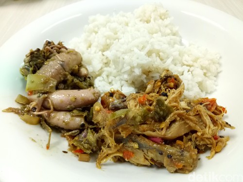 Ayam Jerit: Jeritan Sedap Suwiran Ayam Kampung dan Cumi Berbalut Cabe Ayam Jerit: Jeritan Sedap Suwiran Ayam Kampung dan Cumi Berbalut Cabe