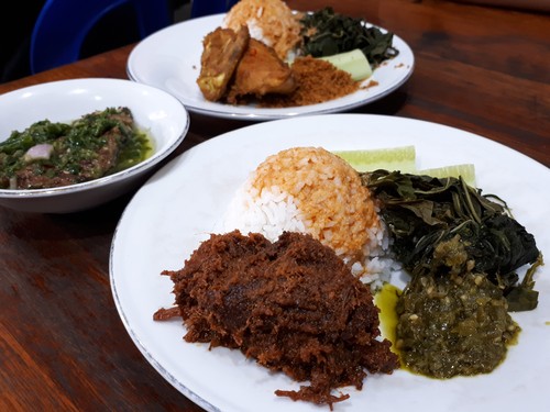 Malah Dicubo: Rendang dan Dendeng Batokok Nikmat di Bandung Ini Bikin Ketagihan Malah Dicubo: Rendang dan Dendeng Batokok Nikmat di Bandung Ini Bikin Ketagihan
