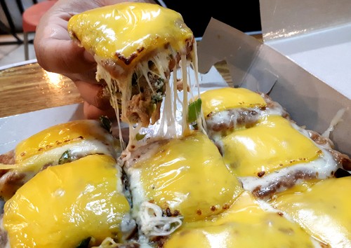 Martabak Mertua: Martabak Telur dengan Lelehan Keju Mozzarella Buatan Mertua Martabak Mertua: Martabak Telur dengan Lelehan Keju Mozzarella Buatan Mertua