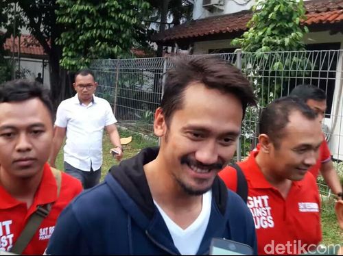 Bila Dibiarkan, Berbahayakah Sindrom Tourette Seperti Diidap Tora Sudiro? Bila Dibiarkan, Berbahayakah Sindrom Tourette Seperti Diidap Tora Sudiro?