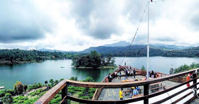 Kafe di  Bandung  dengan Panorama Cantik dan Makanan 