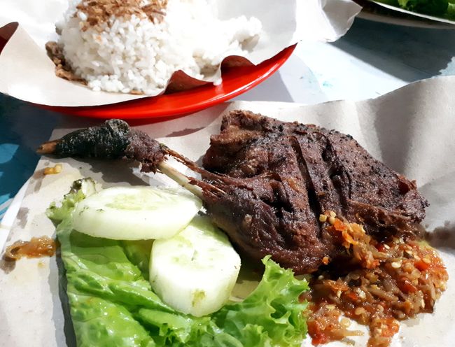 Cak Kohar Lamongan: Pedas Menggigit Begor Sambal Mangga 