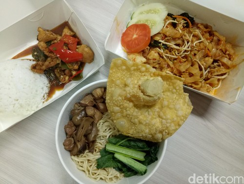 Bakmitopia: Gurih Mantap Bakmi Ayam Komplet dan Nasi Ayam 