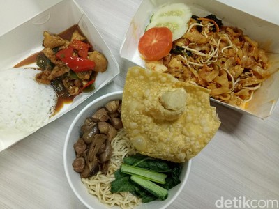 Bakmitopia: Gurih Mantap Bakmi Ayam Komplet dan Nasi Ayam Cabe yang Pedas! Bakmitopia: Gurih Mantap Bakmi Ayam Komplet dan Nasi Ayam Cabe yang Pedas!