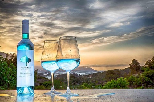 Wah, Wine Berwarna Pelangi yang Cantik Ini Dibuat dengan Bahan Alami! Wah, Wine Berwarna Pelangi yang Cantik Ini Dibuat dengan Bahan Alami!