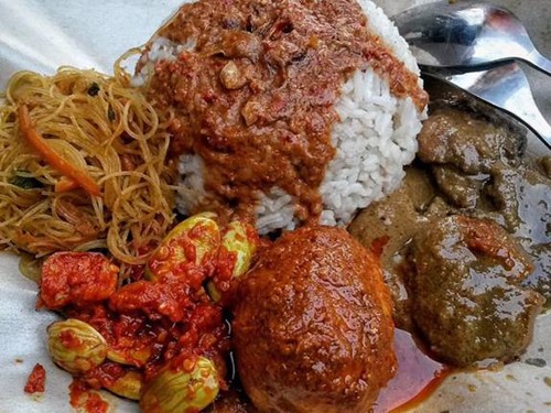 Huah! Di Sini Ada Nasi Uduk Enak Berpadu dengan Lauk 