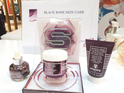 Sisley Rilis Krim Wajah Eksklusif dengan Kandungan Mawar Prancis Sisley Rilis Krim Wajah Eksklusif dengan Kandungan Mawar Prancis
