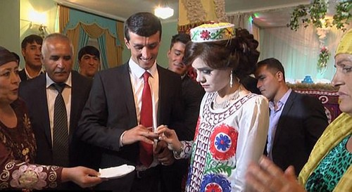 Dijodohkan Presiden, Pengantin Ini Tak Tersenyum di Hari Pernikahannya Dijodohkan Presiden, Pengantin Ini Tak Tersenyum di Hari Pernikahannya