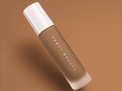 Foundation Warna Gelap Rihanna Langsung Ludes 5 Hari Pasca Rilis Foundation Warna Gelap Rihanna Langsung Ludes 5 Hari Pasca Rilis