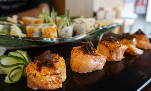 Gimana Ya Rasanya Sushi yang Diracik dengan Sambal Roa? Gimana Ya Rasanya Sushi yang Diracik dengan Sambal Roa?