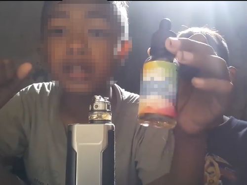 Orang Tua dan Pemerintah Berperan Hadang Tren Rokok Elektrik Pada Anak Orang Tua dan Pemerintah Berperan Hadang Tren Rokok Elektrik Pada Anak